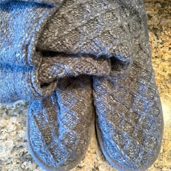 UGG boots - Picture 1 of 8